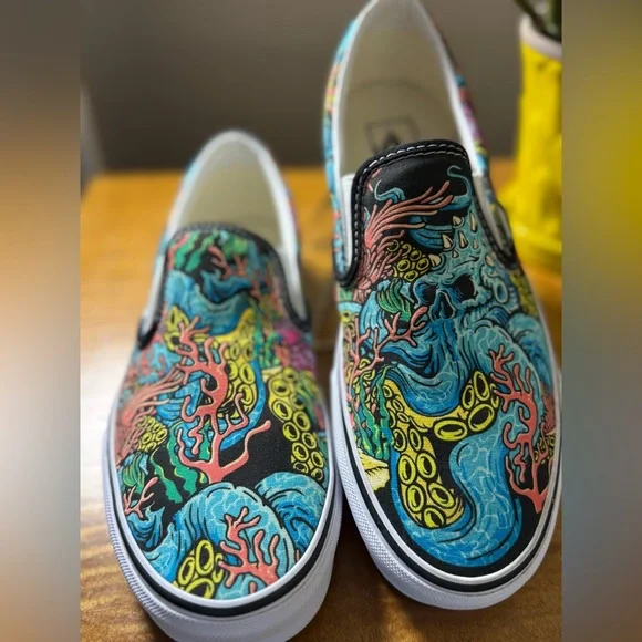 VANS Underwater Coral Octopus Slip-Ons Unisex, Size 7.5 m 9 W Limited Edition - Picture 3 of 9